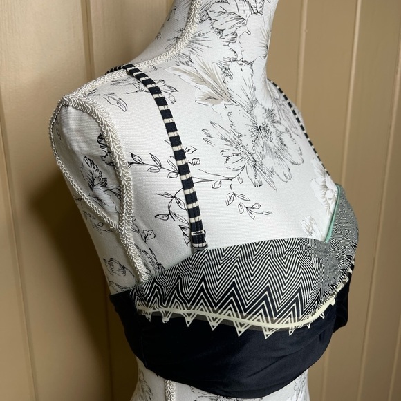 Athleta Black Cream Underwire Swim Top Bra Removeable Pads Size 34D/DD - Picture 4 of 4